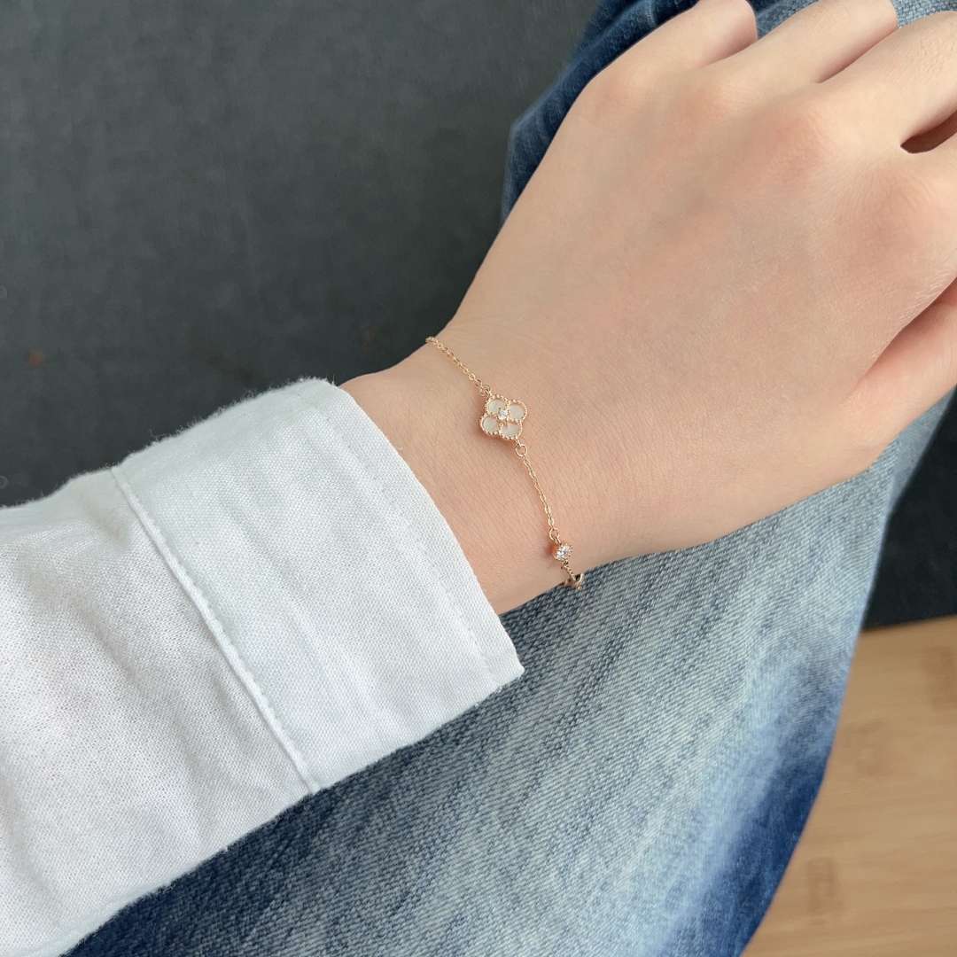 [Vivid Aurora]Delicate Four Leaf Clover Bracelet